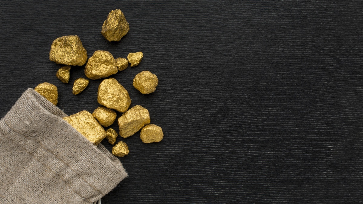 Эксперты прогнозируют стоимость золота в $2 000 за унцию на 2023 год